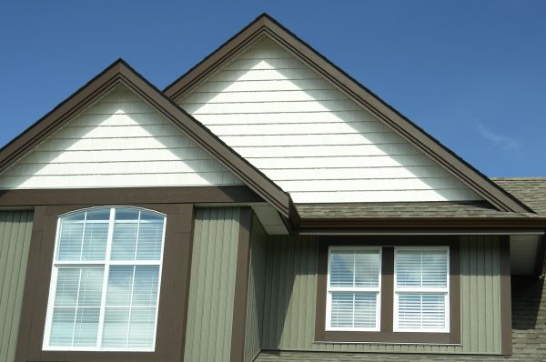 Vertical Vinyl Siding Repair in Davis
